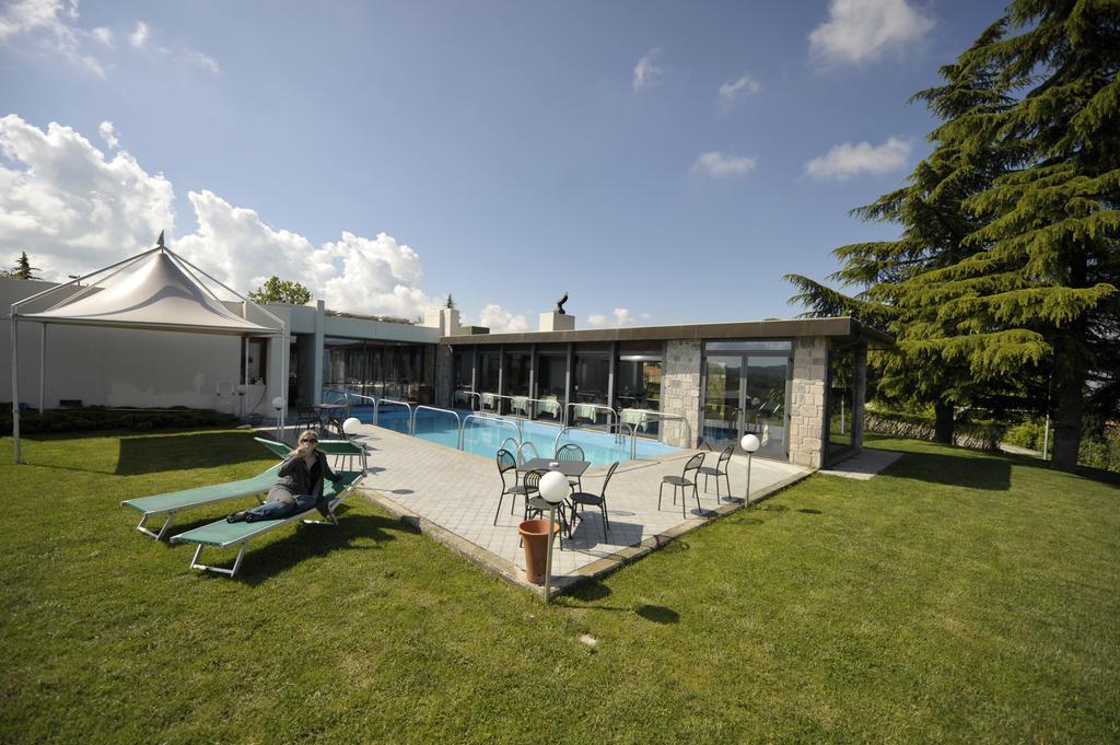 Ca' Del Lupo Montelupo Albese Exterior foto
