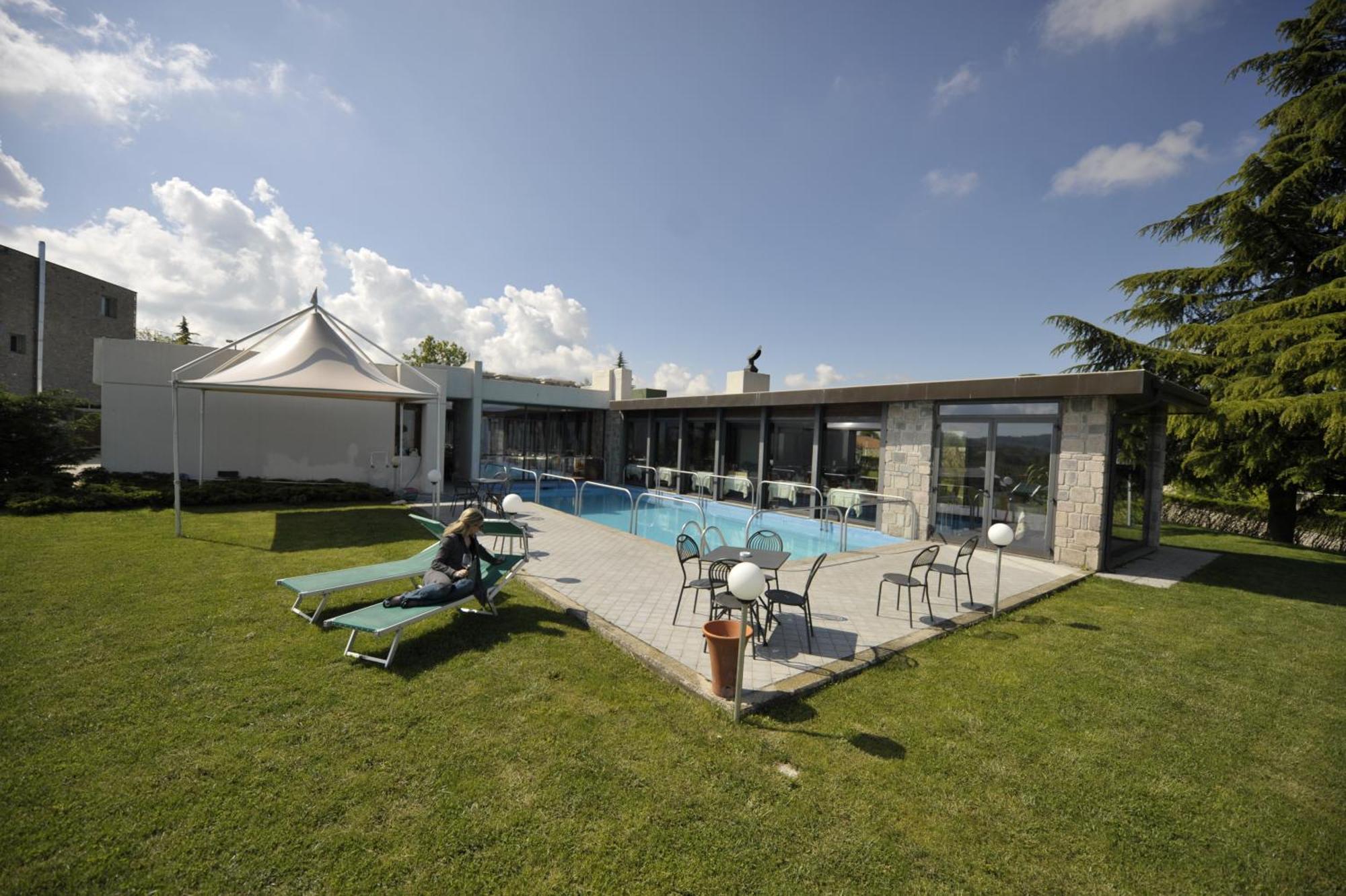 Ca' Del Lupo Montelupo Albese Exterior foto